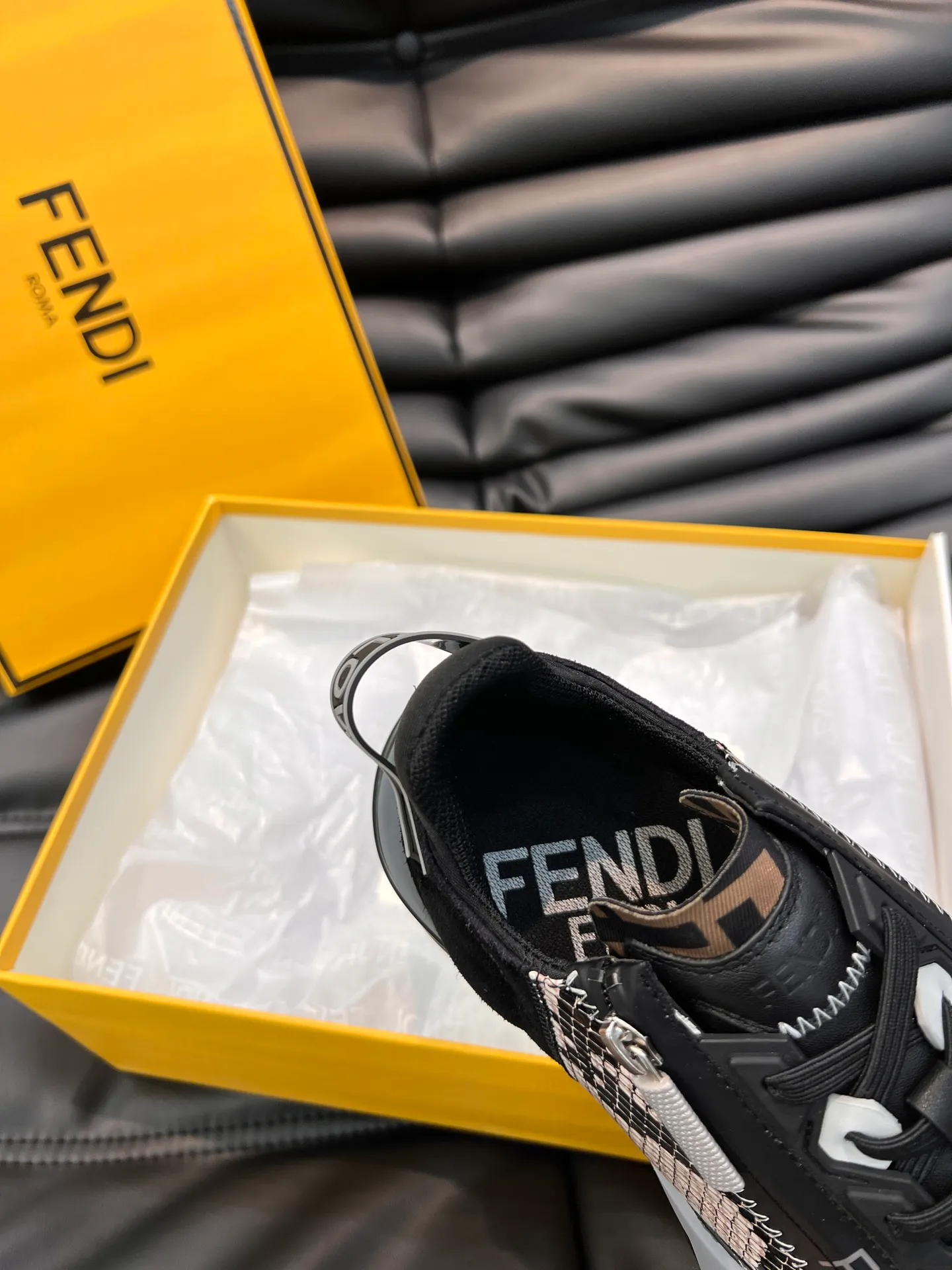 Men's shoes 💰p560 "Fend*" new men's casual sports shoes, equipped with elastic straps, side zippers, and corrugated soles engraved with F. Embossed Fendi Flow lettering on the heel. Made of technical fabric and a mix of blue and suede. Decorated with Lycra® details. FF graphic tongue. Ultra-light and wear-resistant EVA sole. Size: 38-44